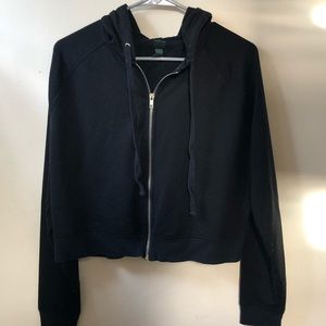 Black zip up cropped hoodie 🖤🖤